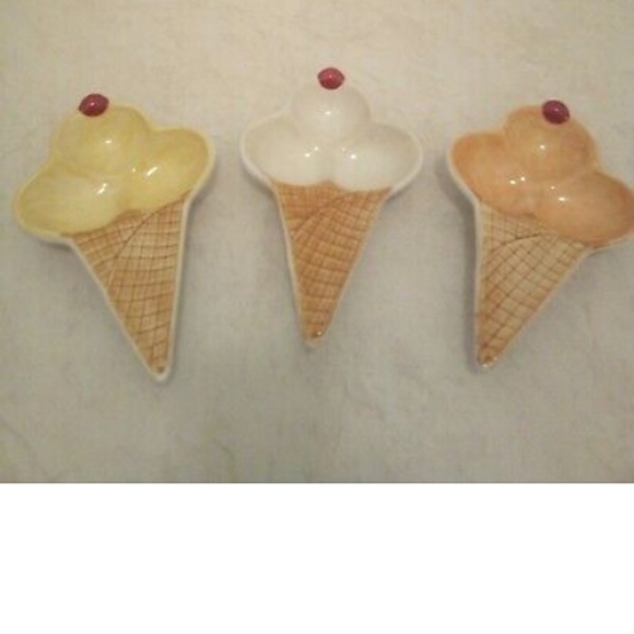 Set of 3 Williams Sonoma Ice cream Shaped Plates - Picture 1 of 4